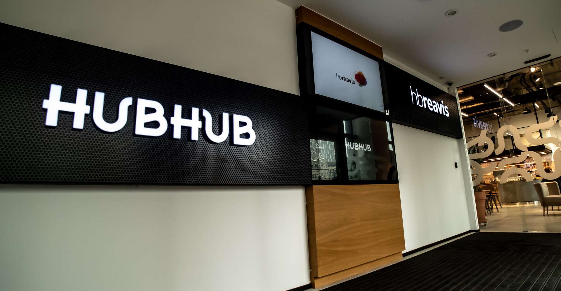 Digital signage v Hubhub a HBreavis
